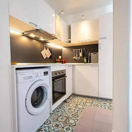Apartment Attractive Recently Renovated Entire Flat In Port *