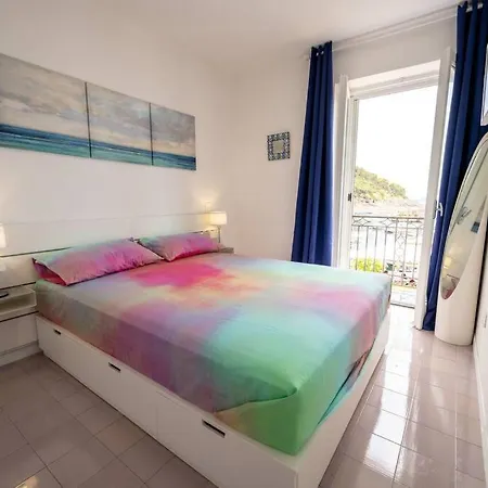 Apartment Attractive Recently Renovated Entire Flat In Port *